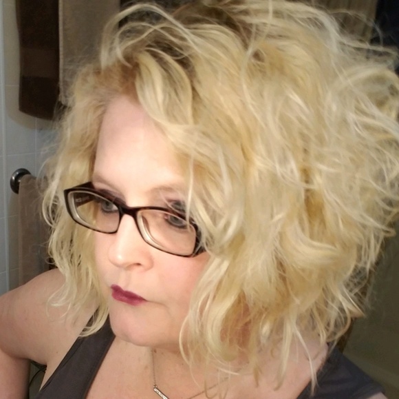 Meet your Posher, Leslie - Picture 1 of 1